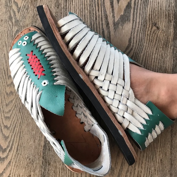 Multicolor sandals crafted by hand in Mexico. - Picture 4 of 5